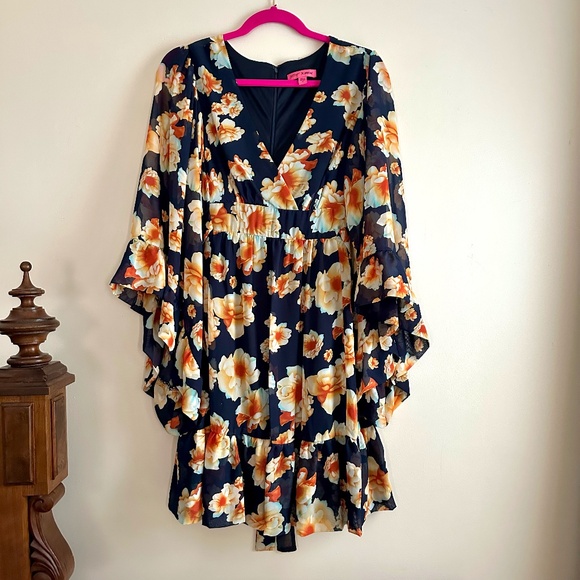 Betsey Johnson Dresses & Skirts - Betsey Johnson • Floral‎ Bell Sleeve Dress